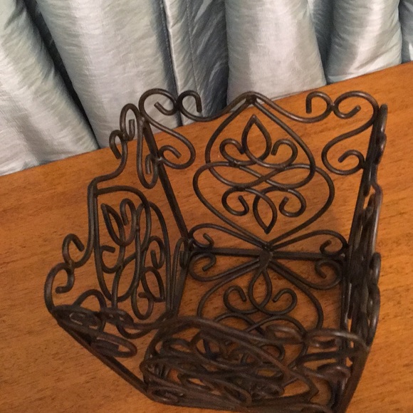 Southern Living At Home Rosedale Iron Baskets Set of 2 - Picture 4 of 8